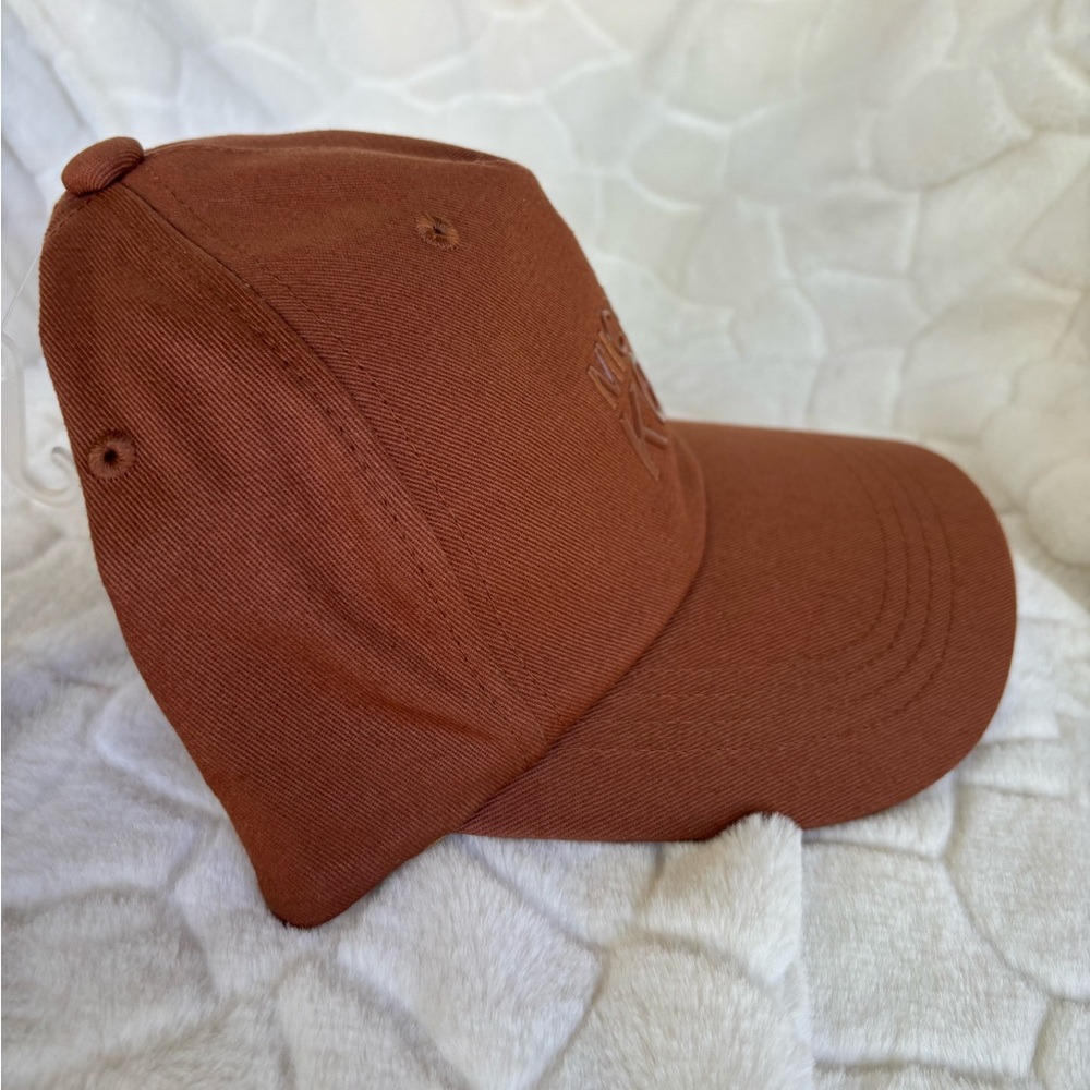 Michael Kors Logo Cap - Picture 5 of 13